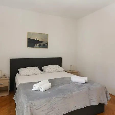 Perina Apartment Sutivan