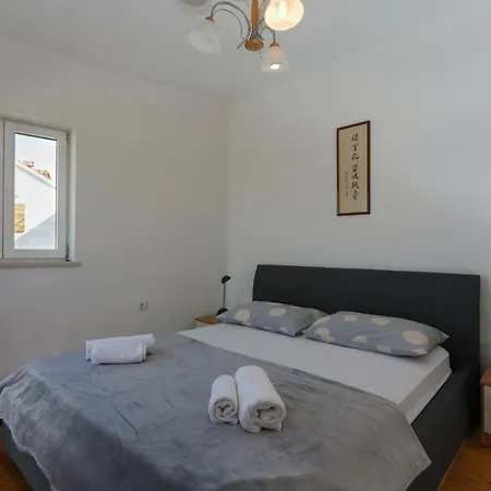 Apartment Perina Sutivan