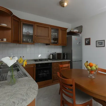 Apartment Perina Sutivan